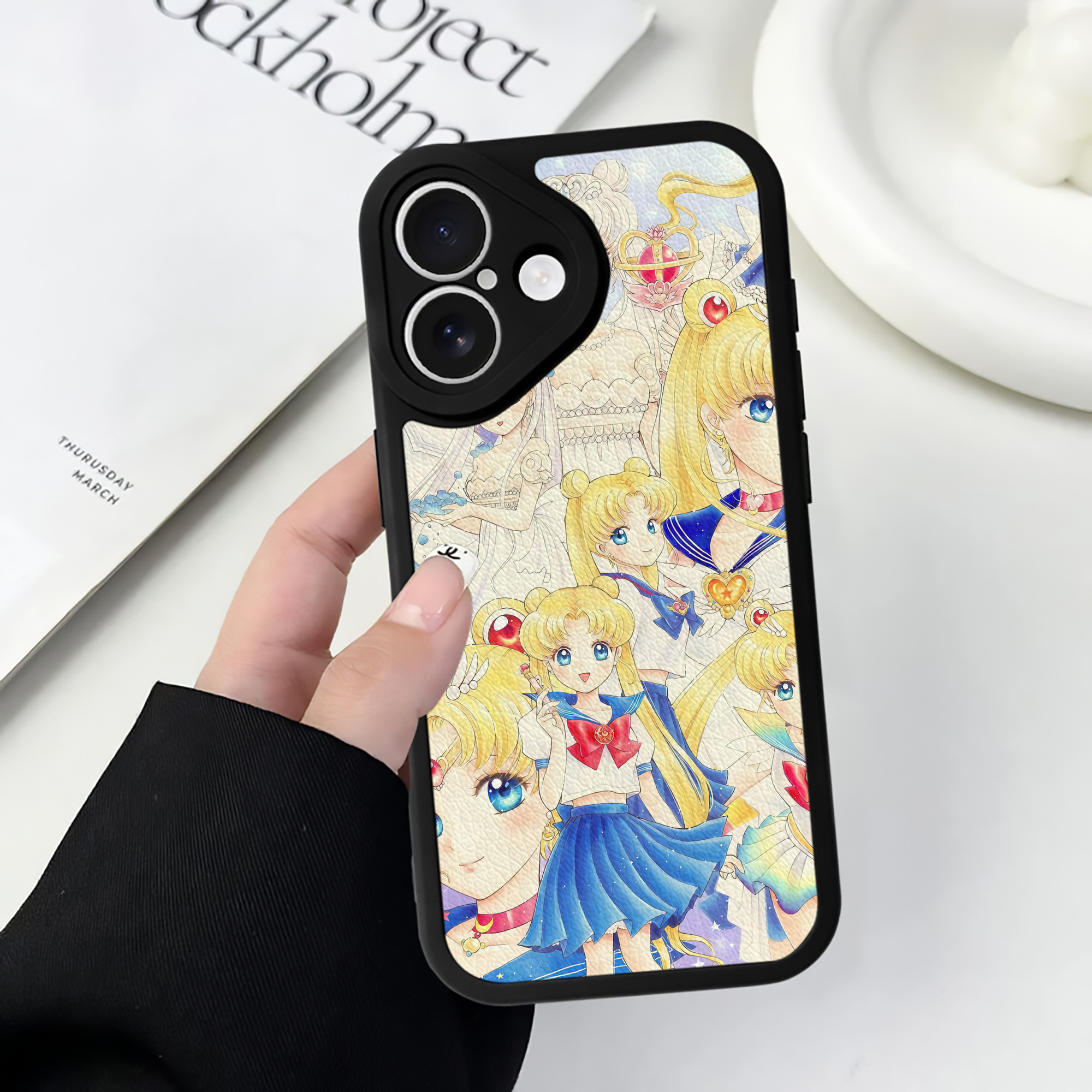 （画像用） 美少女戦士セーラームーン Sailor Moon 【iPhone 16シリーズ対応】シリコンスマホケース（レザー調） 材質：シリコン